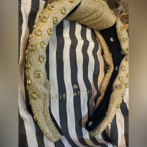 Gently Used Lot
Lele Sadoughi Green and Blue Hair Accessories Collection - Picture 3 of 10